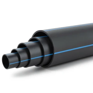 مواسير HDPE ضغط 8 بار PE 80 قطر خارجي 450 مم SDR 17 لون اسود مع خط ازرق