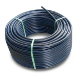 لفة أنابيب بلاستيك HDPE ضغط 12.5 بار PE 100 قطر خارجي 50 مم SDR 13.6 أسود مع خط أزرق