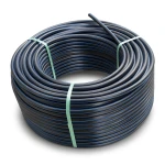لفة أنابيب بلاستيك بولي ايثيلين عالي الكثافة ضغط 12.5 بار [PE 100] قطر خارجي 63 مم SDR 13.6 لون أسود مع خط أزرق