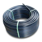 لفة أنابيب بلاستيك HDPE ضغط 12.5 بار PE 100 قطر خارجي 110 مم SDR 13.6 أسود مع خطوط زرقاء