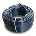 لفة أنابيب بلاستيك HDPE ضغط 12.5 بار PE 100 قطر 40 مم SDR 13.6 أسود مع خطوط زرقاء