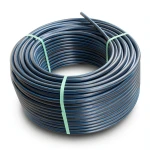 لفة أنابيب بلاستيك HDPE ضغط 12.5 بار PE 100 قطر خارجي 50 مم SDR 13.6 أسود مع خط أزرق