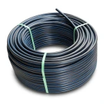 لفة أنابيب HDPE ضغط 12.5 بار [PE 100] قطر خارجي 140 مم SDR 13.6 لون أسود مع خط أزرق