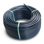 لفة أنابيب HDPE ضغط 4 بار PE 100 قطر خارجي 125 مم SDR 41 أسود مع خط أزرق