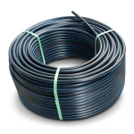 لفة أنابيب HDPE ضغط 4 بار PE 100 قطر خارجي 63 مم SDR 41 أسود مع خط أزرق