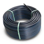لفة أنابيب HDPE ضغط 6.3 بار PE 100 قطر خارجي 40 مم SDR 26 أسود مع خط أزرق