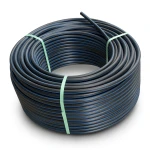 لفة أنابيب بلاستيك HDPE ضغط 4 بار PE 100، قطر خارجي 90 مم SDR 41 أسود مع خط أزرق
