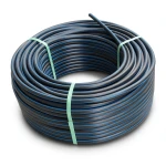 لفة أنابيب HDPE ضغط 4 بار PE 100 قطر خارجي 125 مم SDR 41 أسود مع خط أزرق