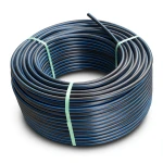 لفة أنابيب HDPE ضغط 6.3 بار PE 100 قطر خارجي 110 مم SDR 26 أسود مع خط أزرق
