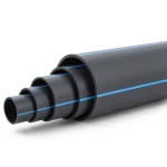 مواسير بلاستيك HDPE ضغط 6.3 بار PE 100، قطر خارجي 560 مم SDR 26 أسود مع خط أزرق
