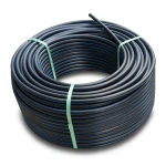 لفة أنابيب HDPE ضغط 16 بار PE 100 قطر خارجي 63 مم SDR 11 أسود مع خطوط زرقاء