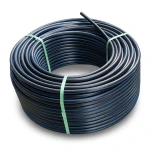 لفة أنابيب HDPE ضغط 16 بار PE 100 قطر خارجي 63 مم SDR 11 أسود مع خطوط زرقاء