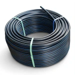 لفة أنابيب HDPE ضغط 16 بار PE 100 قطر خارجي 63 مم SDR 11 أسود مع خطوط زرقاء
