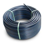 لفة أنابيب بلاستيك HDPE ضغط 20 بار PE 100 قطر خارجي 50 مم SDR 9 أسود مع خط أزرق