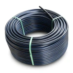 لفة أنابيب HDPE ضغط 16 بار PE 100 قطر خارجي 140 مم SDR 11 أسود مع خط أزرق