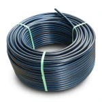 لفة أنابيب HDPE ضغط اسمي 20 بار PE 100 قطر خارجي 16 مم SDR 9 لون أسود مع خطوط زرقاء