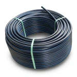 لفة أنابيب بلاستيك HDPE ضغط 10 بار PE 100 قطر خارجي 110 مم SDR 17 لون أسود مع خط أزرق