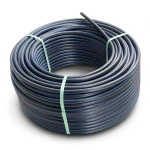 لفة أنابيب HDPE ضغط 10 بار PE 100 قطر خارجي 125 مم SDR 17 لون أسود مع خط أزرق