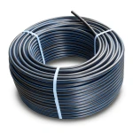 لفة أنابيب بلاستيك HDPE ضغط 20 بار PE 100 قطر خارجي 50 مم SDR 9 أسود مع خط أزرق