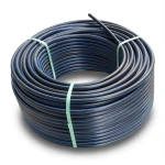 لفة أنابيب HDPE ضغط 10 بار PE 100 قطر خارجي 75 مم SDR 17 أسود مع خط أزرق