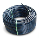 لفة أنابيب بلاستيك HDPE ضغط 10 بار PE 100 قطر خارجي 110 مم SDR 17 لون أسود مع خط أزرق