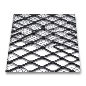Hot Rolled Black Steel Expanded Metal Mesh Bahri 2.7mm Thickness 2.44m Width 3m Length Bait Al Tatawor