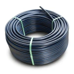 لفة أنابيب HDPE ضغط 20 بار PE 100، قطر خارجي 75 مم SDR 9 أسود مع خطوط زرقاء