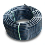 لفة أنابيب بلاستيك HDPE ضغط 4 بار PE 100 قطر خارجي 50 مم SDR 33 أسود مع خط أزرق