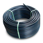 لفة أنابيب بلاستيك HDPE ضغط 4 بار PE 100 قطر خارجي 50 مم SDR 33 أسود مع خط أزرق