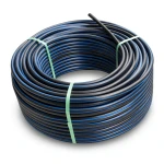 لفة أنابيب بلاستيك HDPE ضغط 9.9 بار PE 100 قطر 63 مم SDR 13.6 أسود مع خطوط زرقاء
