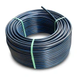 لفة أنابيب بلاستيك HDPE ضغط 9.9 بار PE 100 قطر خارجي 25 مم SDR 13.6 أسود مع خط أزرق