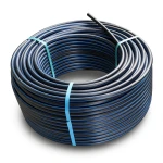لفة أنابيب بولي إيثيلين عالي الكثافة ضغط 9.9 بار PE 100 قطر خارجي 40 مم SDR 13.6 أسود مع خطوط زرقاء
