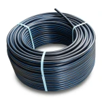 لفة أنابيب بلاستيك HDPE ضغط 9.9 بار PE 100 قطر 63 مم SDR 13.6 أسود مع خطوط زرقاء