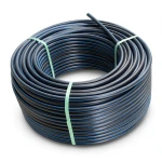 لفة أنابيب HDPE ضغط 12.5 بار PE 100 قطر خارجي 63 مم SDR 11 لون أسود مع خط أزرق