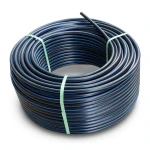 لفة أنابيب بلاستيك HDPE ضغط 9.9 بار PE 100 قطر خارجي 140 مم SDR 13.6 أسود مع خطوط زرقاء