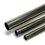 مواسير بلاستيك HDPE ضغط 8 بار PE 80، قطر خارجي 560 مم، سماكة 50.9 مم أسود مع خطوط صفراء