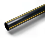 مواسير HDPE ضغط 4.8 بار PE 80 قطر خارجي 450 مم سماكة 25.6 مم أسود مع خطوط صفراء