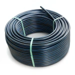 لفة أنابيب HDPE ضغط 4 بار PE 80، قطر خارجي 75 مم SDR 41 أسود مع خط أزرق