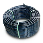لفة أنابيب بلاستيك HDPE ضغط 4 بار PE 80، قطر خارجي 90 مم SDR 41 أسود مع خطوط زرقاء