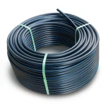لفة أنابيب بلاستيك HDPE ضغط 4 بار PE 80 قطر خارجي 140 مم SDR 41 أسود مع خط أزرق