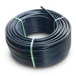 لفة أنابيب HDPE ضغط 4 بار PE 80 قطر خارجي 50 مم SDR 33 أسود مع خط أزرق