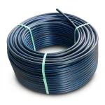 لفة أنابيب HDPE ضغط 4 بار PE 80 قطر خارجي 75 مم SDR 33 أسود مع خط أزرق