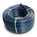 لفة أنابيب HDPE ضغط 4 بار PE 80، قطر خارجي 75 مم SDR 41 أسود مع خط أزرق