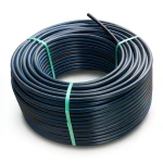 لفة أنابيب HDPE ضغط 4 بار PE 80 قطر خارجي 75 مم SDR 33 أسود مع خط أزرق