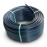 لفة أنابيب HDPE ضغط 4 بار PE 80 قطر خارجي 125 مم SDR 33 أسود مع خطوط زرقاء