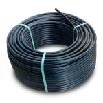 لفة أنابيب بلاستيك HDPE ضغط 4 بار PE 80 قطر خارجي 90 مم SDR 33 أسود مع خط أزرق