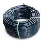 لفة أنابيب HDPE ضغط 4 بار PE 80 قطر خارجي 125 مم SDR 33 أسود مع خطوط زرقاء