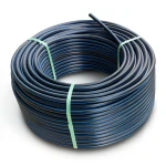 لفة أنابيب بلاستيك HDPE ضغط 6 بار PE 80 قطر خارجي 40 مم SDR 22 أسود مع خط أزرق