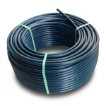 لفة أنابيب HDPE ضغط 6 بار PE 80 قطر خارجي 50 مم SDR 22 أسود مع خطوط زرقاء