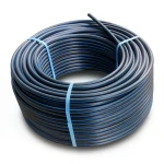 لفة أنابيب HDPE ضغط 6 بار PE 80 قطر خارجي 75 مم SDR 22 أسود مع خط أزرق
